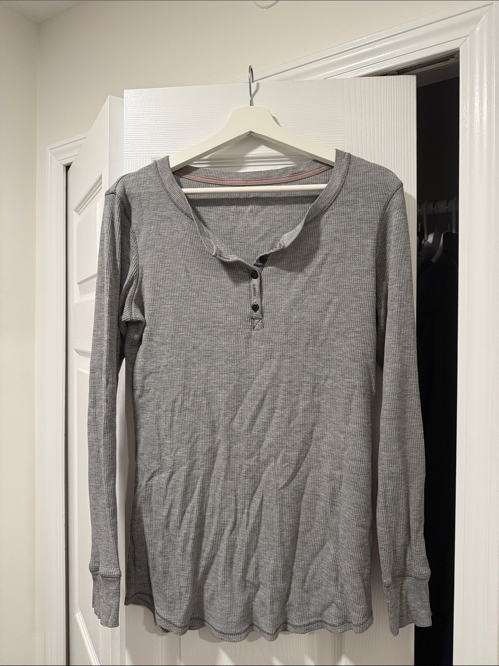 Xhilaration Gray Long-Sleeve Henley Thermal Top